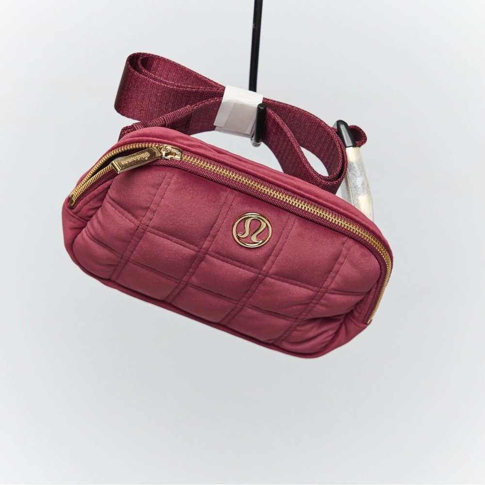Lululemon Velour Belt Bag Burgundy NWT‎
